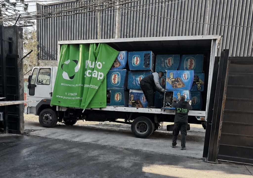 Destrucción certificada de mercadería obsoleta para empresas con retiro, trazabilidad y acta de destrucción.